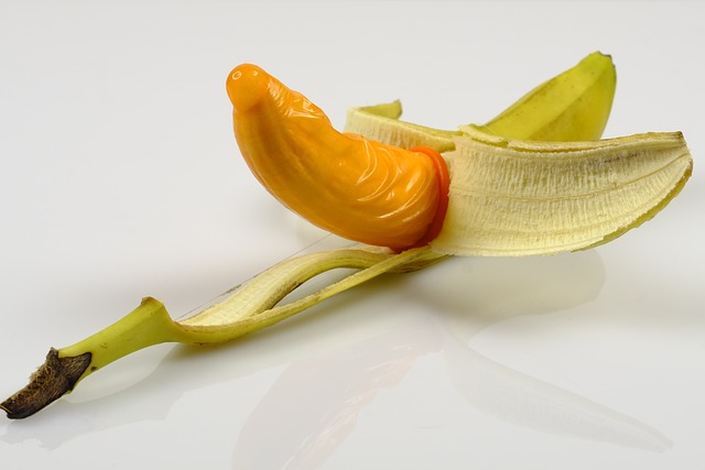 banán s kondomem